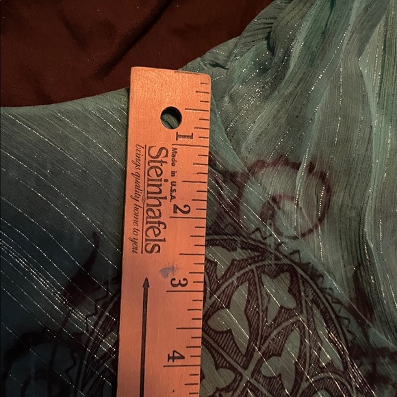 Gorgeous top with fun details - Picture 4 of 5